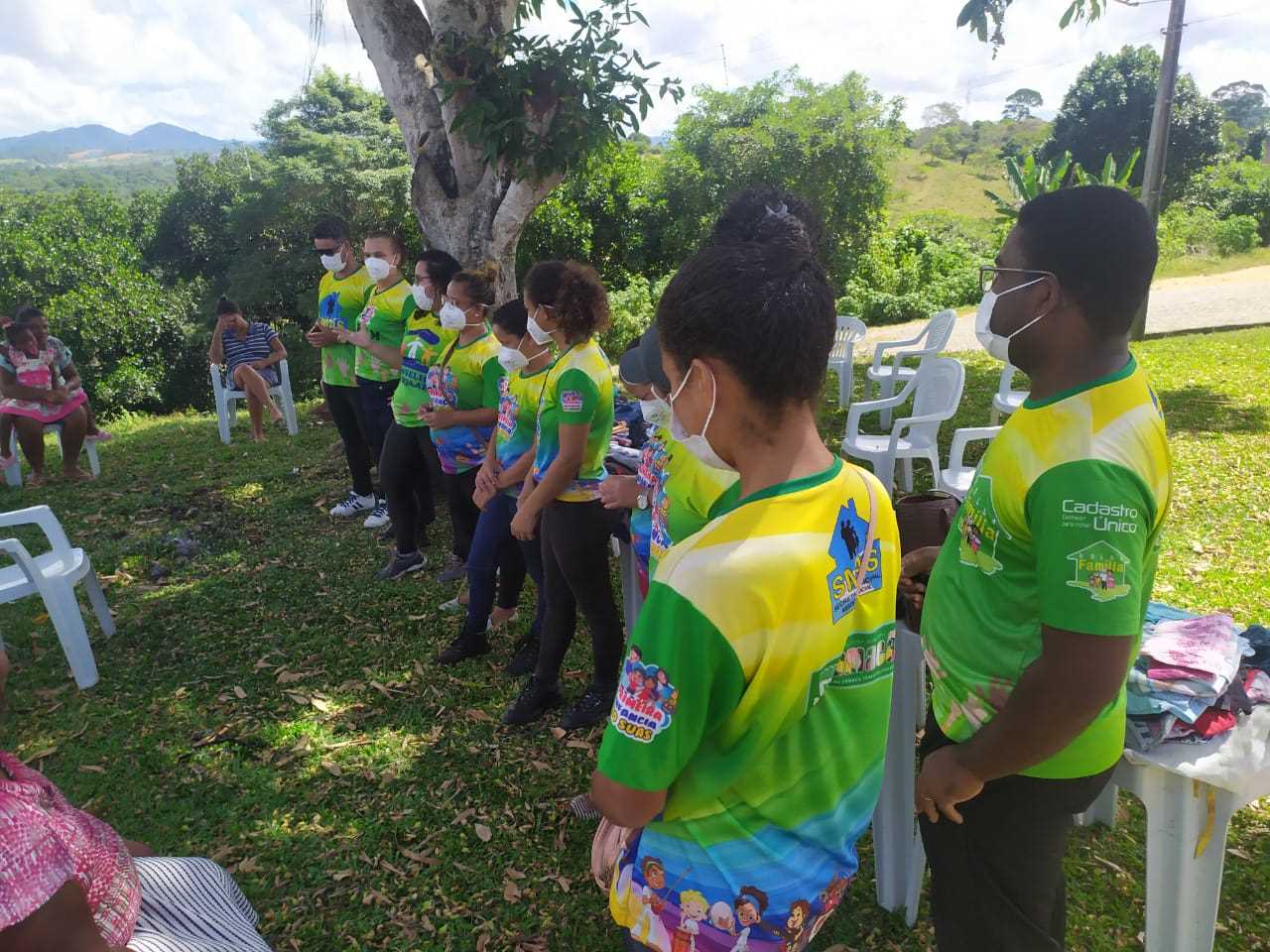 Camacã: Prefeitura reúne catadores de materiais recicláveis em Leoventura e entrega alimentos e material de trabalho